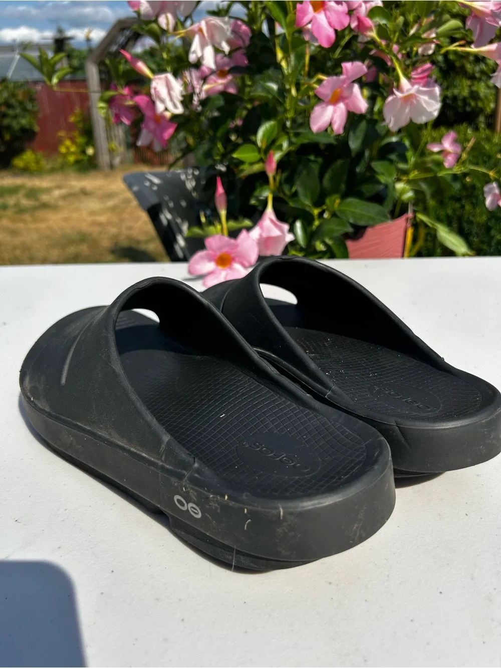 Oofoos Unisex’s Black Men's and Women’s Slide Sandals Size M9,W11